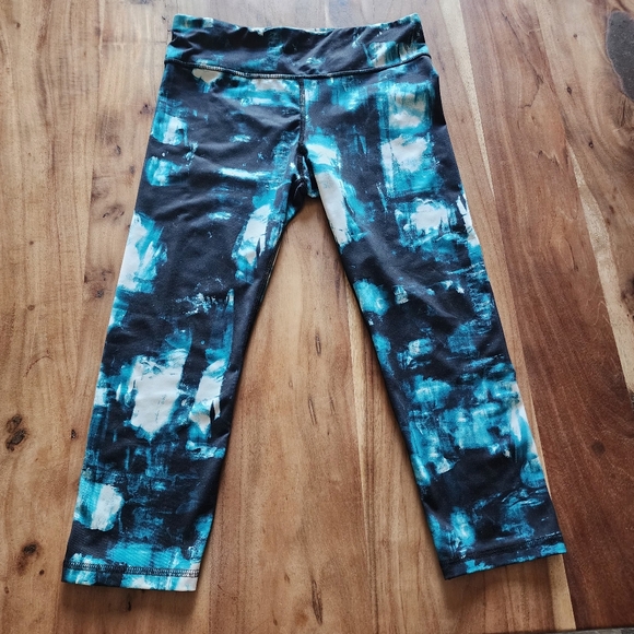 2/20$ Citrus active abstract patterns quarter leggings, yoga,sport,size S - Picture 1 of 4